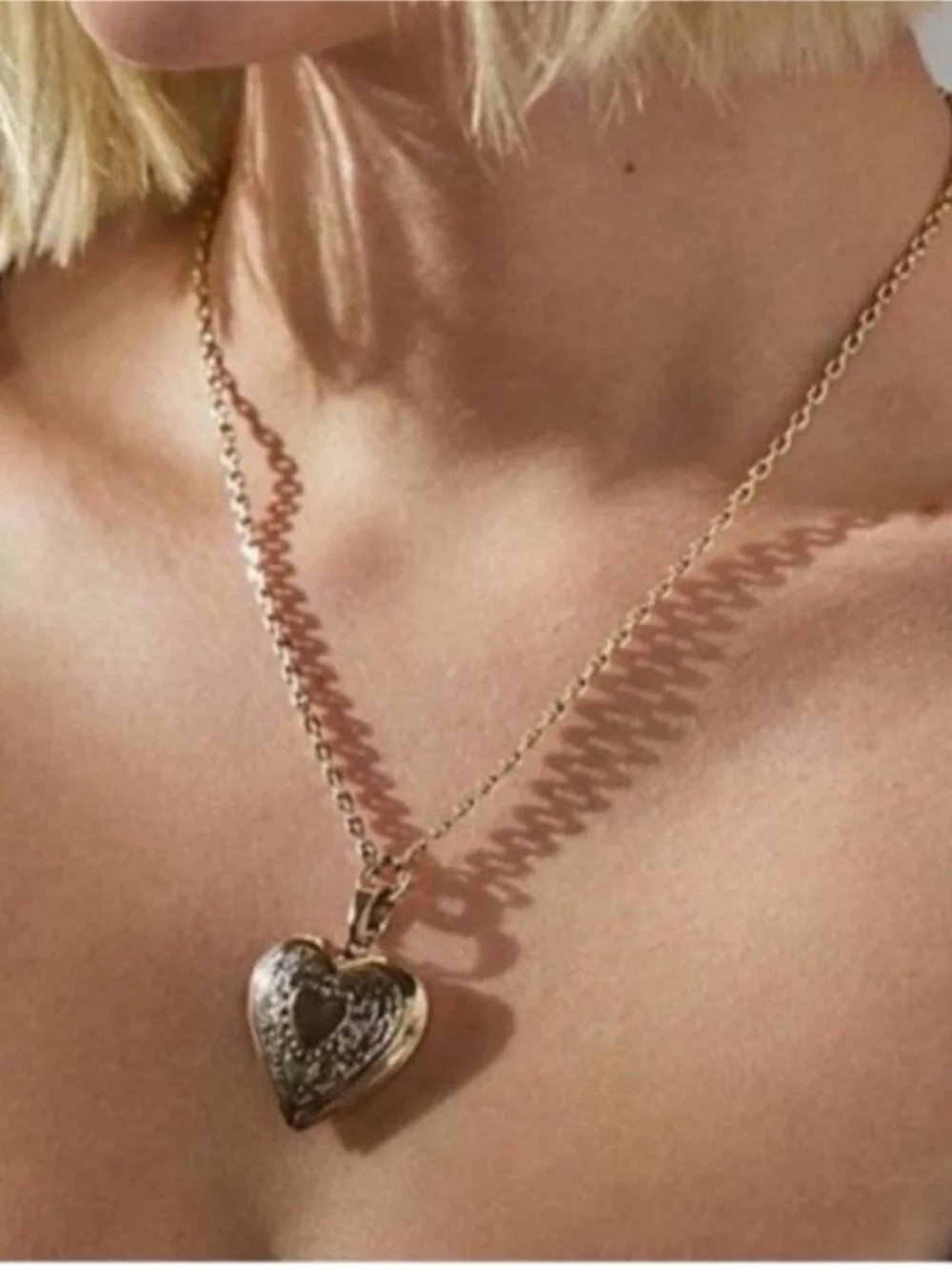New! Gold Etched Heart Locket Necklace (1054) NWOT